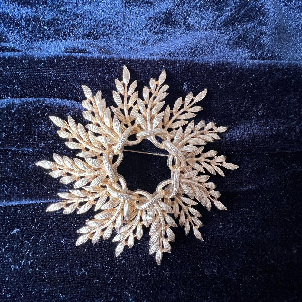 Vintage Lisner Brooch Pin